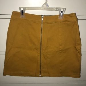 NEVER WORN Mustard colored denim skirt with zipper